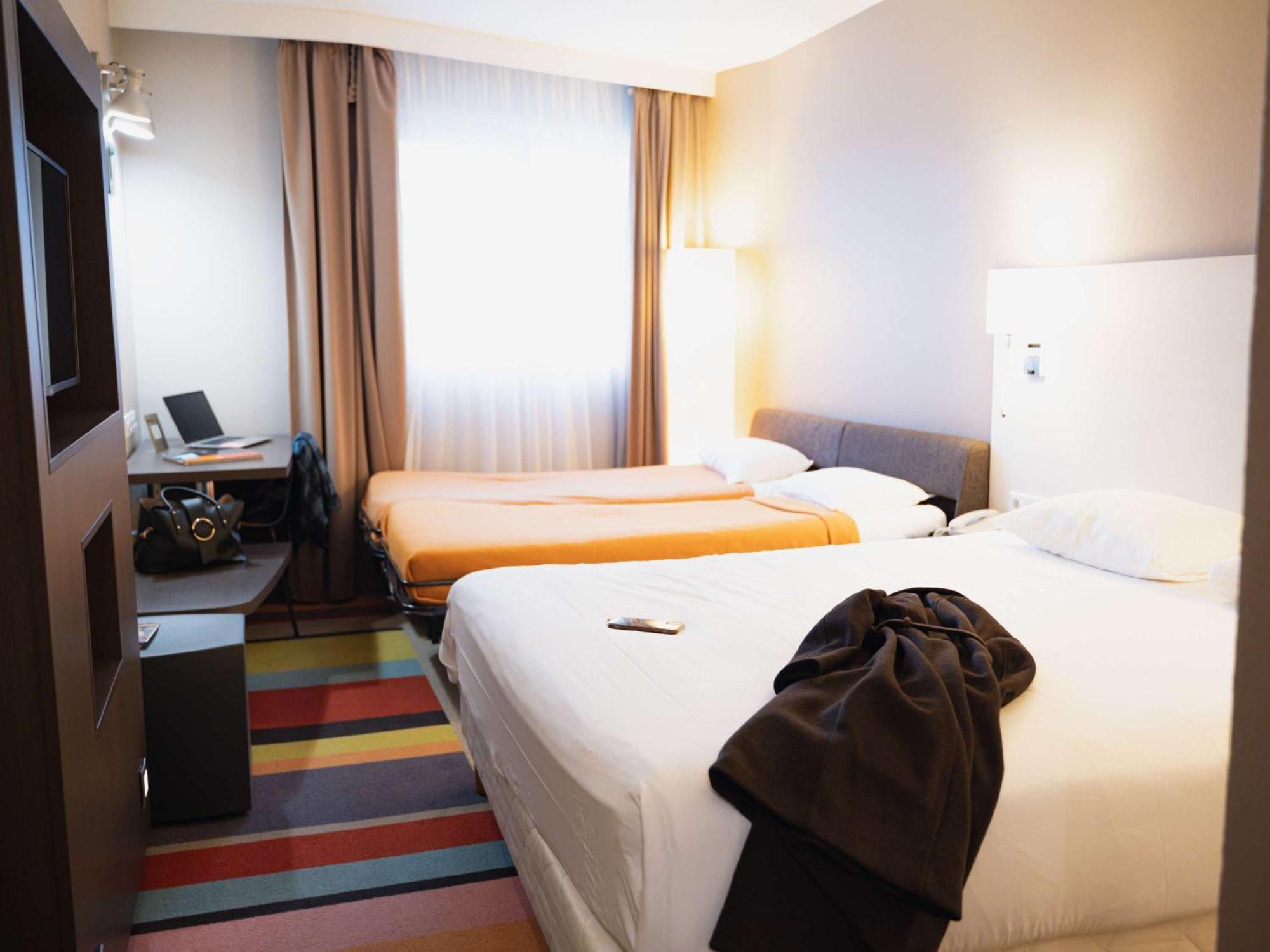 Отель Ibis Styles Lyon Sud Vienne Шас-сюр-Рон Экстерьер фото